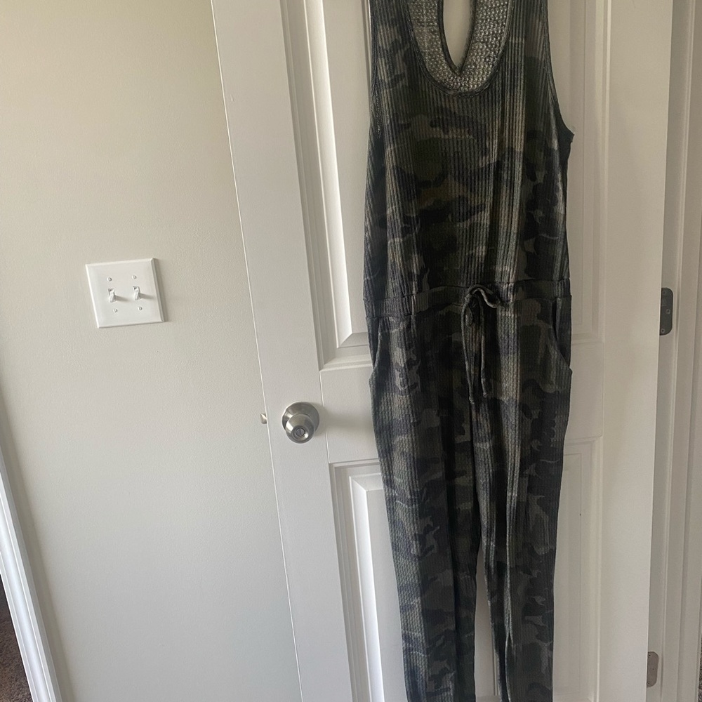 Camo tank jumper new without tags